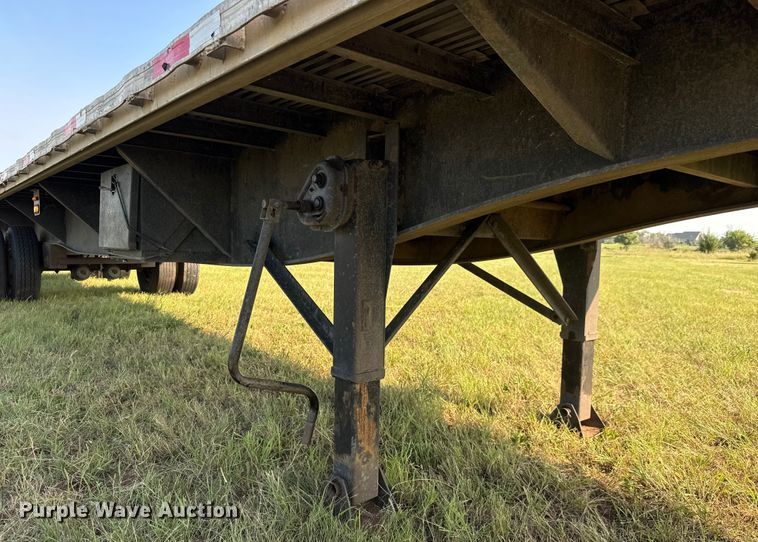 image for item EM8066 1995 Utility  flatbed trailer