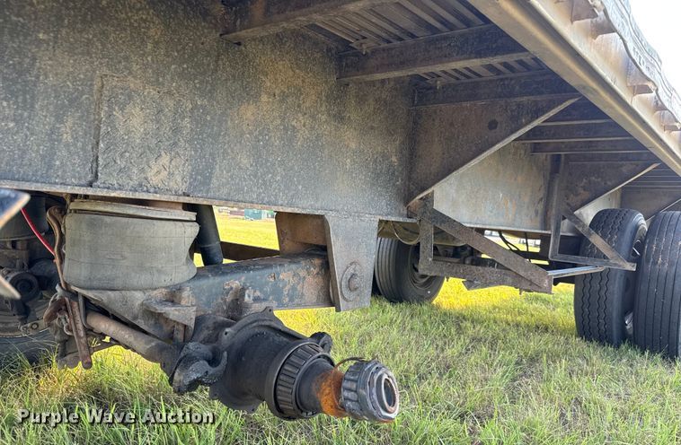 image for item EM8066 1995 Utility  flatbed trailer