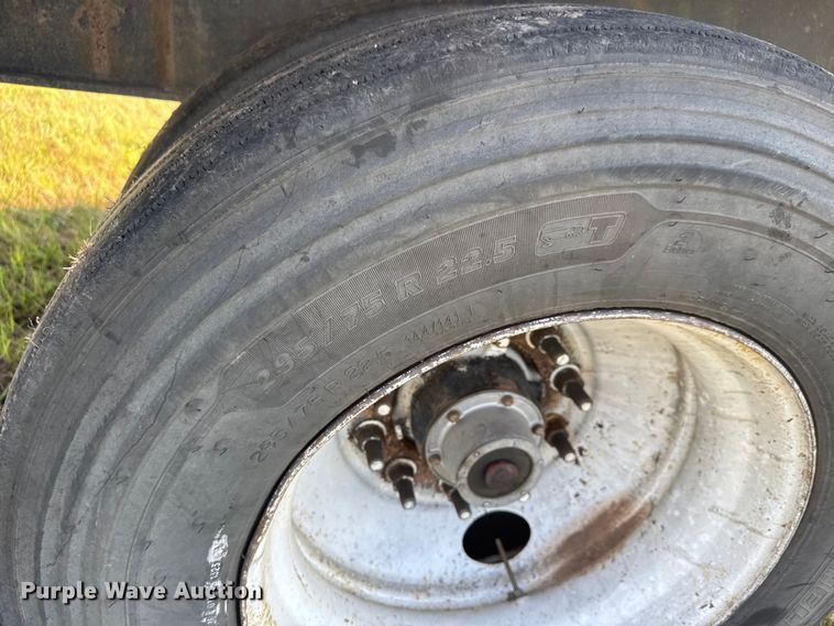 image for item EM8066 1995 Utility  flatbed trailer