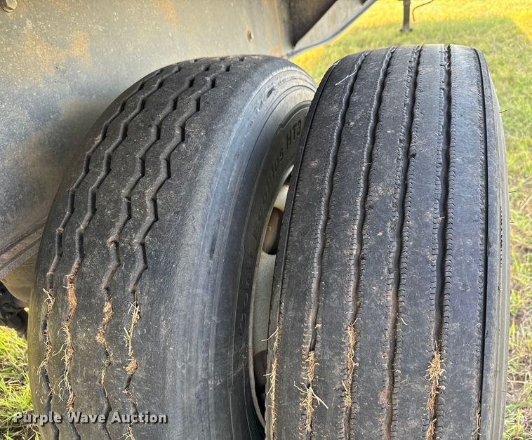 image for item EM8066 1995 Utility  flatbed trailer