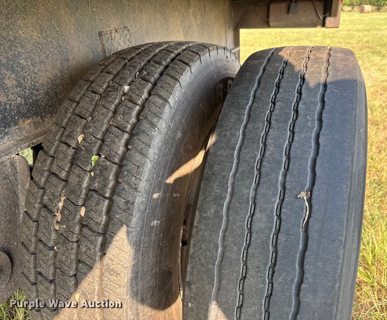 image for item EM8066 1995 Utility  flatbed trailer