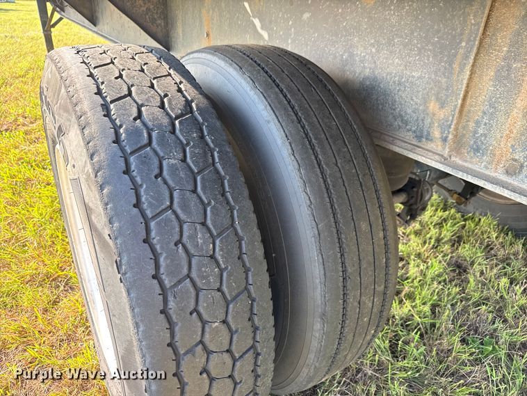 image for item EM8066 1995 Utility  flatbed trailer