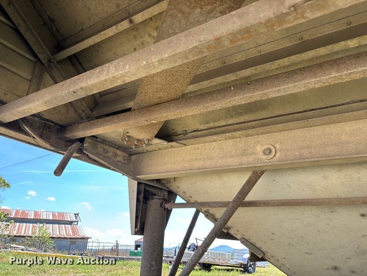 image for item EN5582 1997 Timpte Super Hopper grain trailer