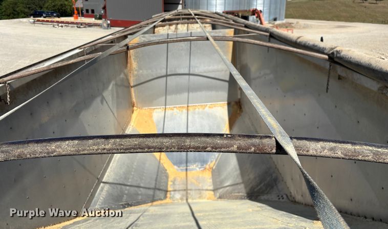 image for item EN5582 1997 Timpte Super Hopper grain trailer