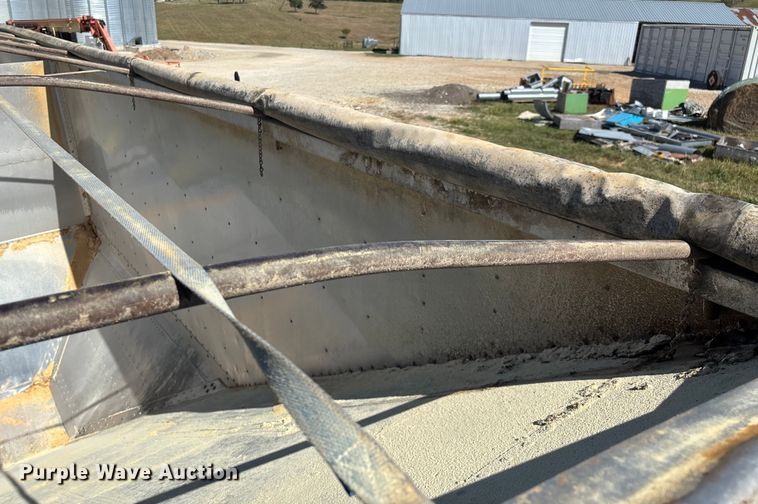 image for item EN5582 1997 Timpte Super Hopper grain trailer