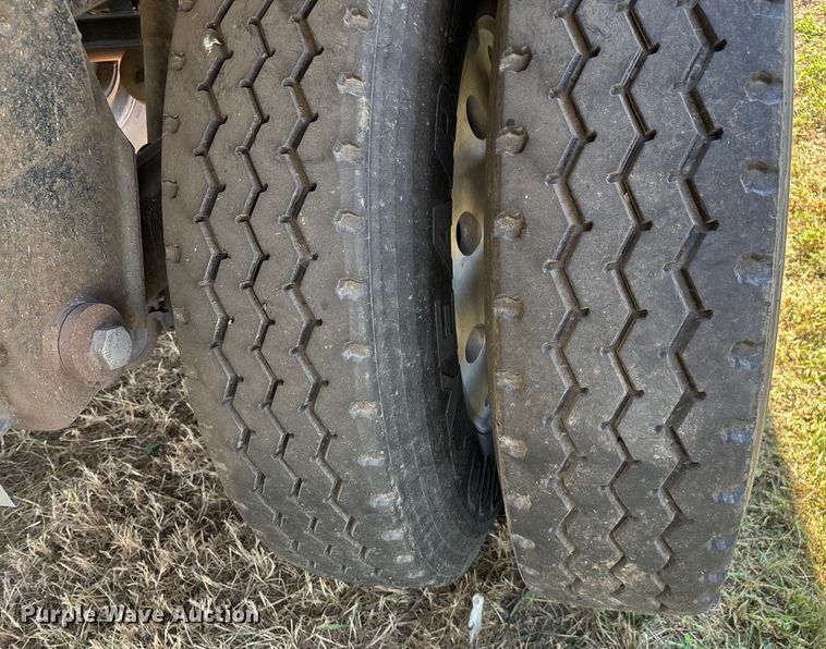 image for item EN5582 1997 Timpte Super Hopper grain trailer