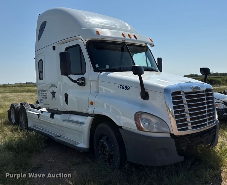 image for item EP0517 2013 Freightliner Cascadia  semi truck