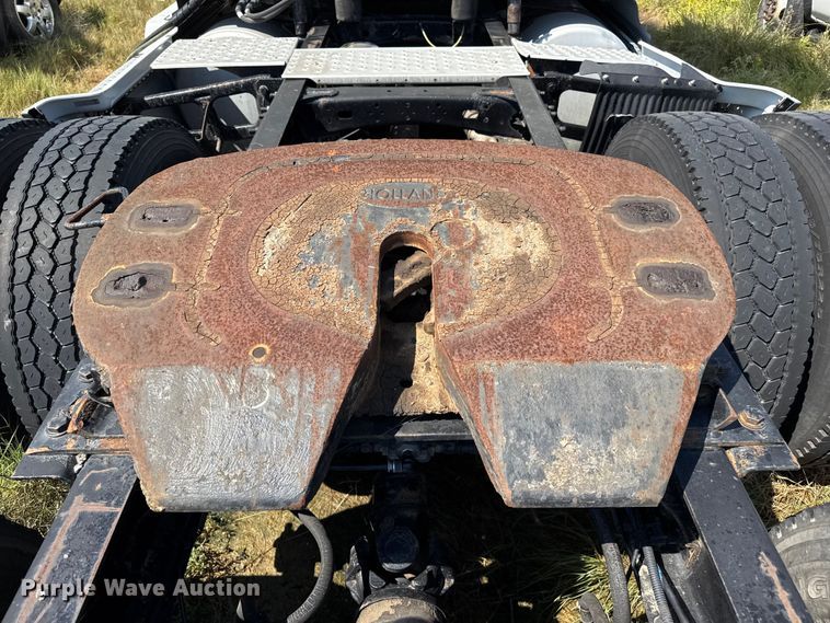 image for item EP0517 2013 Freightliner Cascadia  semi truck