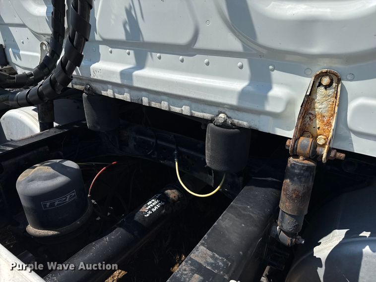 image for item EP0517 2013 Freightliner Cascadia  semi truck