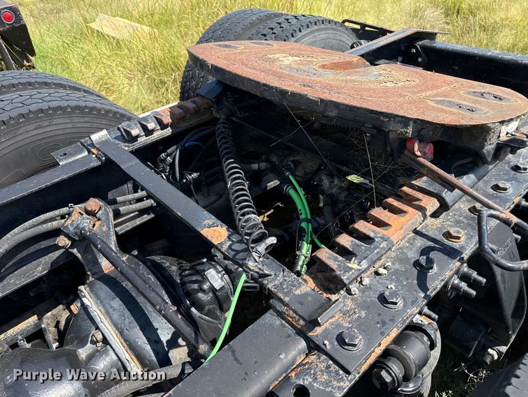 image for item EP0517 2013 Freightliner Cascadia  semi truck