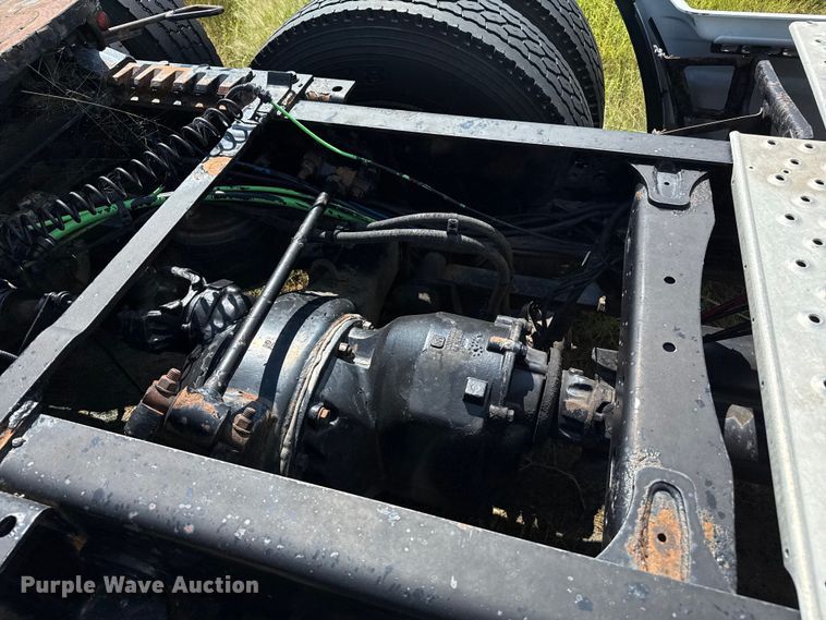 image for item EP0517 2013 Freightliner Cascadia  semi truck