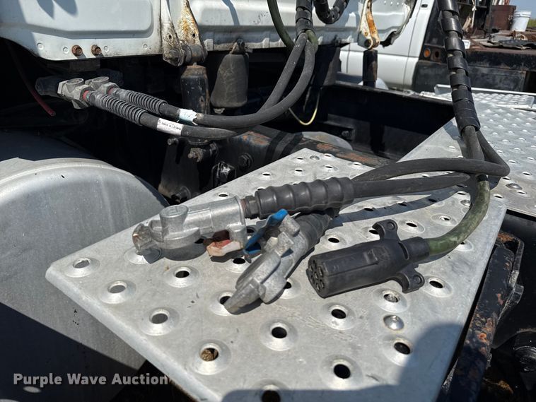 image for item EP0517 2013 Freightliner Cascadia  semi truck