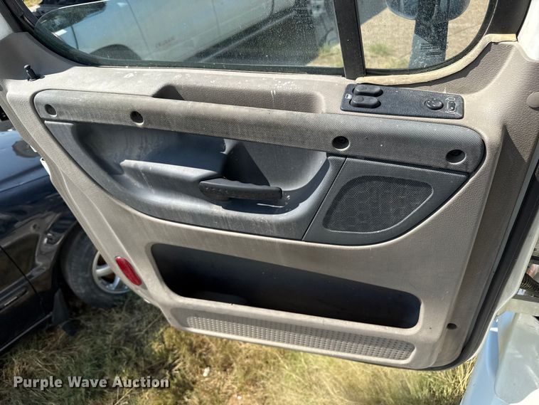 image for item EP0517 2013 Freightliner Cascadia  semi truck