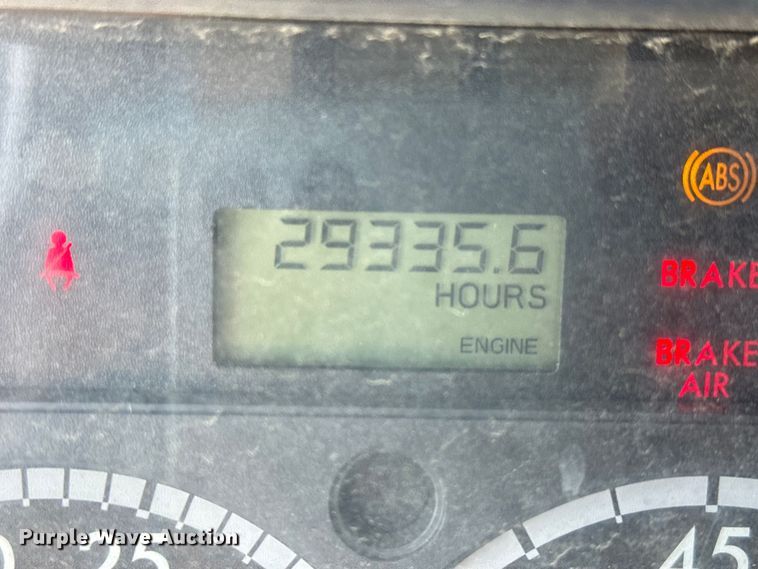 image for item EP0517 2013 Freightliner Cascadia  semi truck