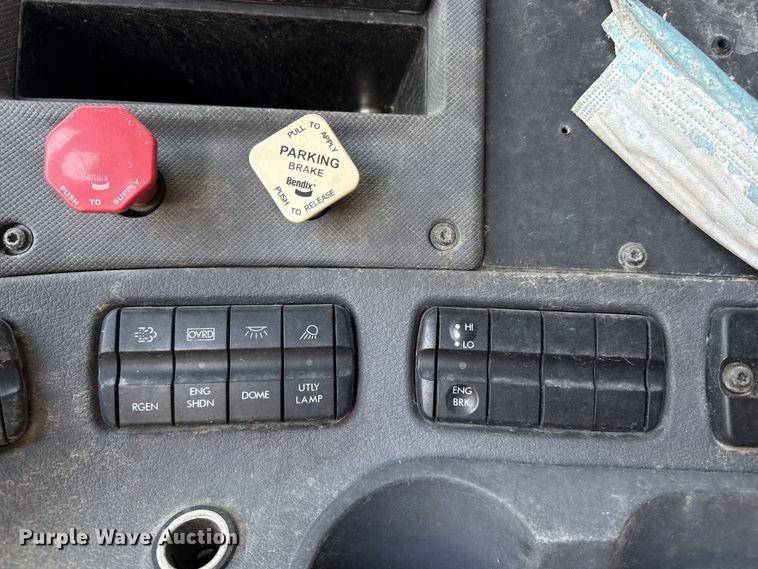 image for item EP0517 2013 Freightliner Cascadia  semi truck