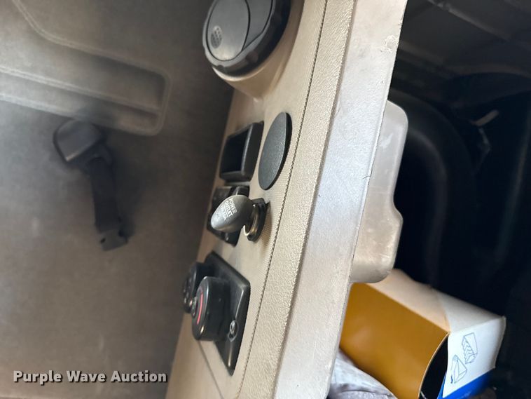 image for item EP0517 2013 Freightliner Cascadia  semi truck