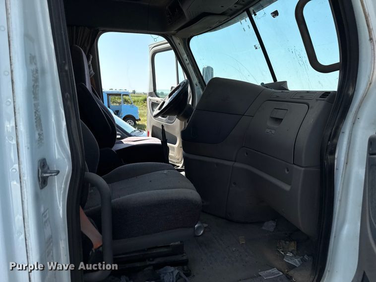 image for item EP0517 2013 Freightliner Cascadia  semi truck