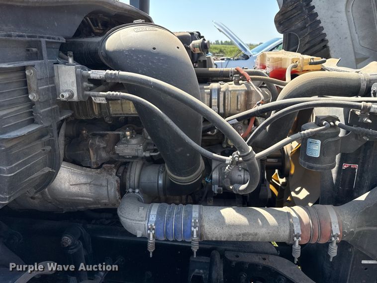 image for item EP0517 2013 Freightliner Cascadia  semi truck