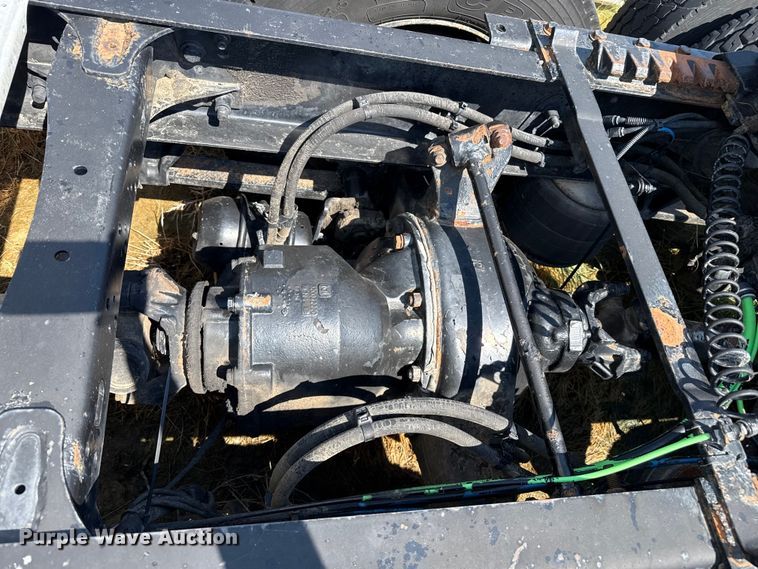 image for item EP0517 2013 Freightliner Cascadia  semi truck