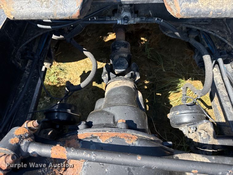 image for item EP0517 2013 Freightliner Cascadia  semi truck