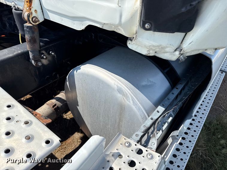 image for item EP0517 2013 Freightliner Cascadia  semi truck