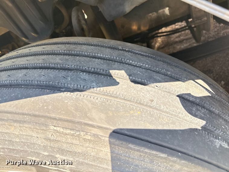 image for item EP0517 2013 Freightliner Cascadia  semi truck