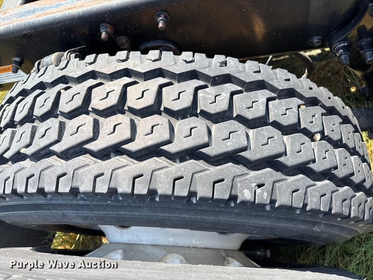 image for item EP0517 2013 Freightliner Cascadia  semi truck