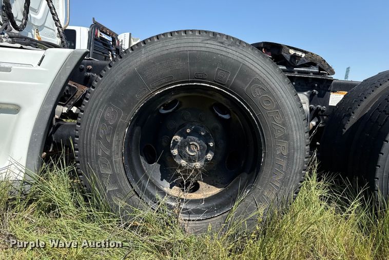 image for item EP0517 2013 Freightliner Cascadia  semi truck