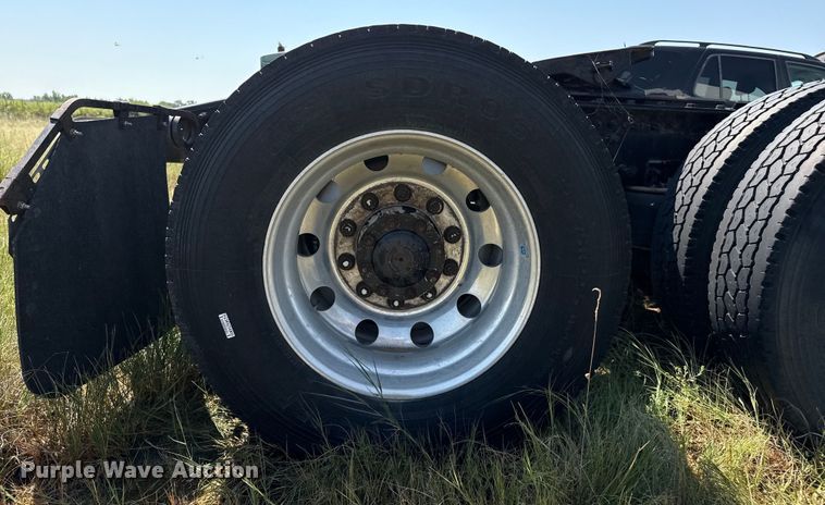 image for item EP0517 2013 Freightliner Cascadia  semi truck