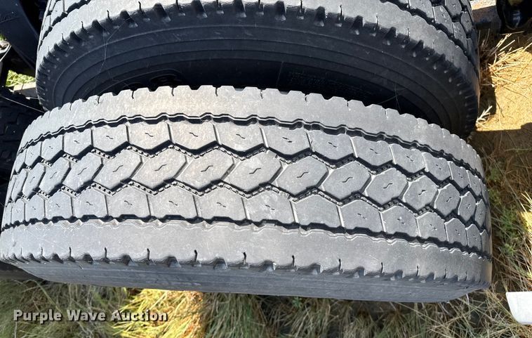 image for item EP0517 2013 Freightliner Cascadia  semi truck