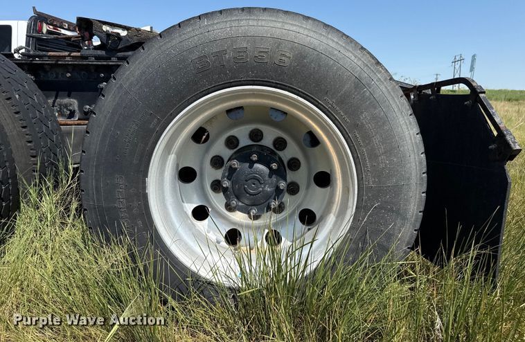 image for item EP0517 2013 Freightliner Cascadia  semi truck