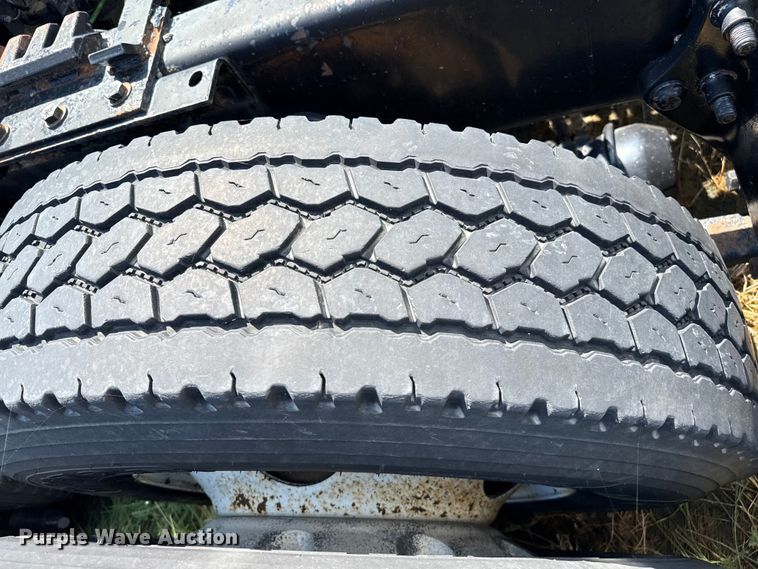 image for item EP0517 2013 Freightliner Cascadia  semi truck