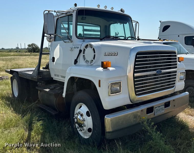 image for item EP0520 1996 Ford LN8000 flatbed truck