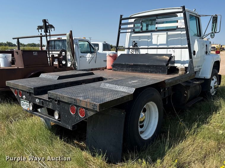 image for item EP0520 1996 Ford LN8000 flatbed truck