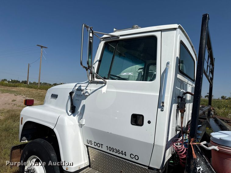 image for item EP0520 1996 Ford LN8000 flatbed truck