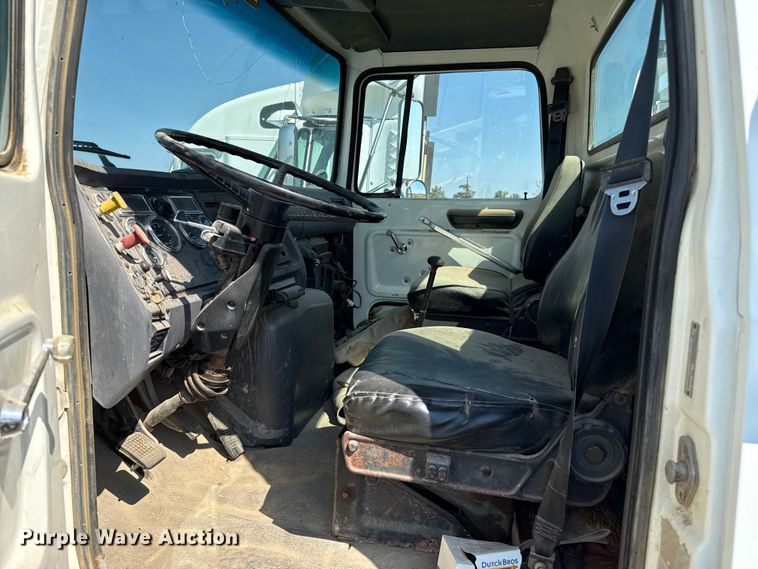 image for item EP0520 1996 Ford LN8000 flatbed truck