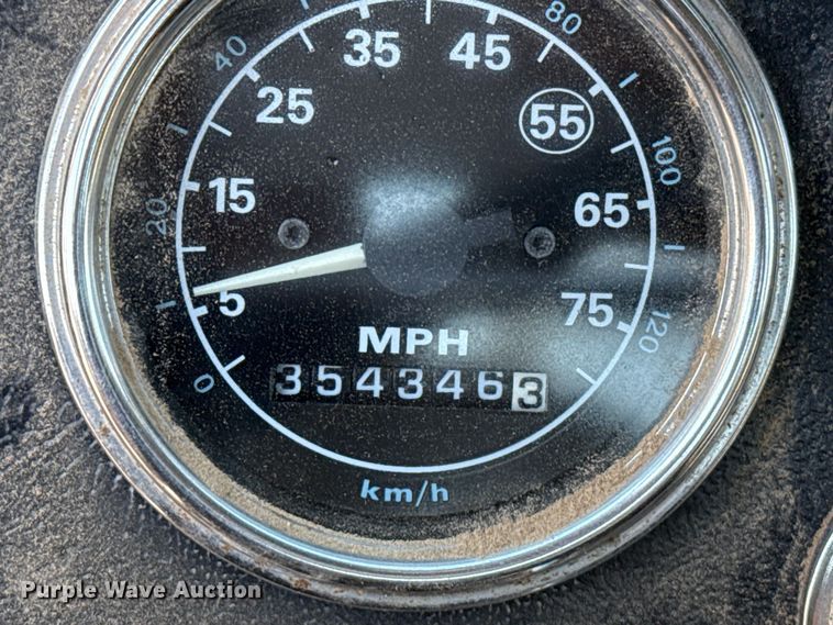 image for item EP0520 1996 Ford LN8000 flatbed truck