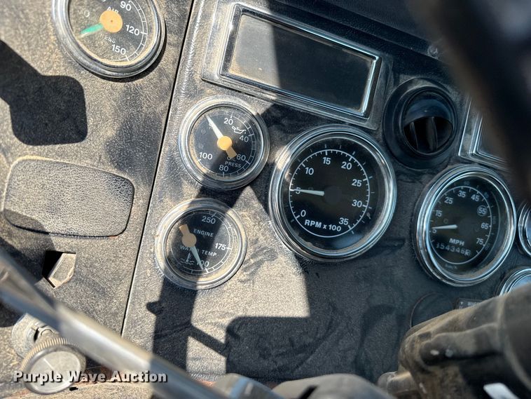 image for item EP0520 1996 Ford LN8000 flatbed truck