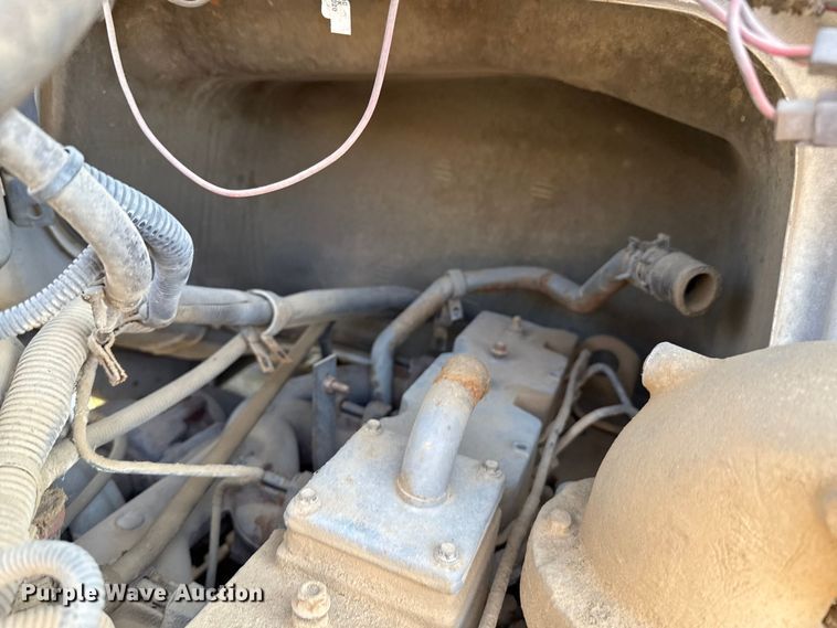 image for item EP0520 1996 Ford LN8000 flatbed truck