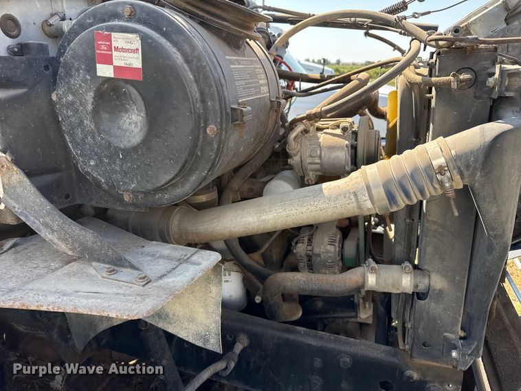 image for item EP0520 1996 Ford LN8000 flatbed truck