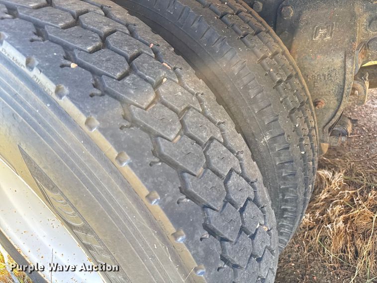 image for item EP0520 1996 Ford LN8000 flatbed truck