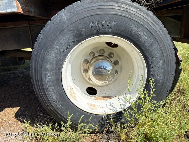 image for item EP0520 1996 Ford LN8000 flatbed truck