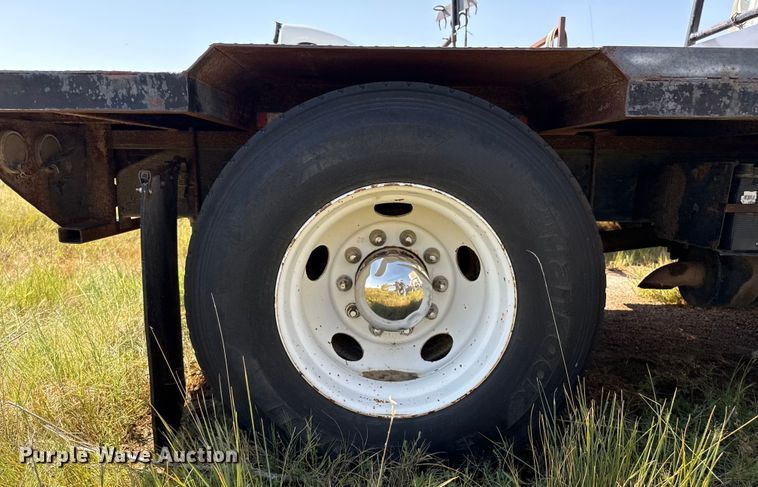 image for item EP0520 1996 Ford LN8000 flatbed truck