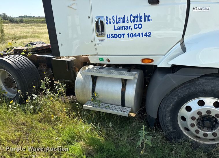 image for item EP0521 2013 International Prostar semi truck