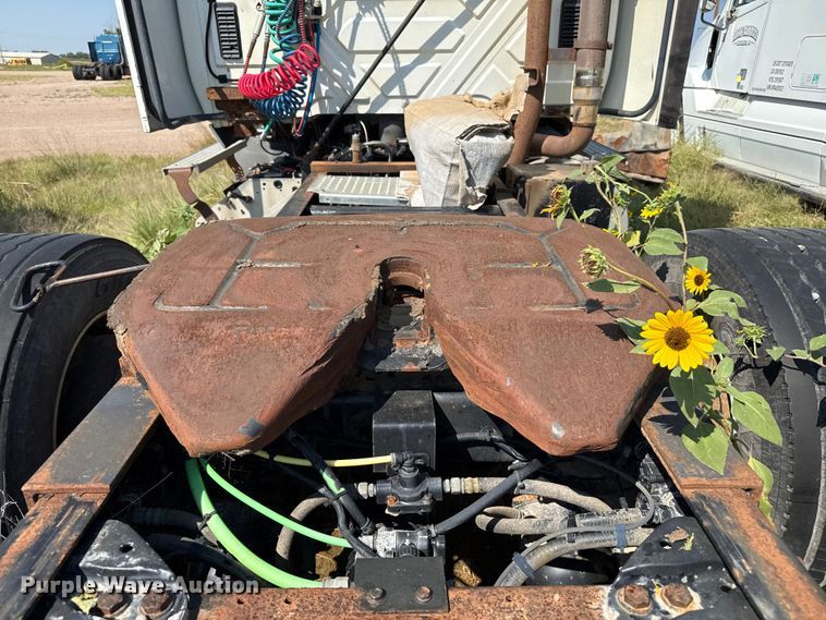 image for item EP0521 2013 International Prostar semi truck