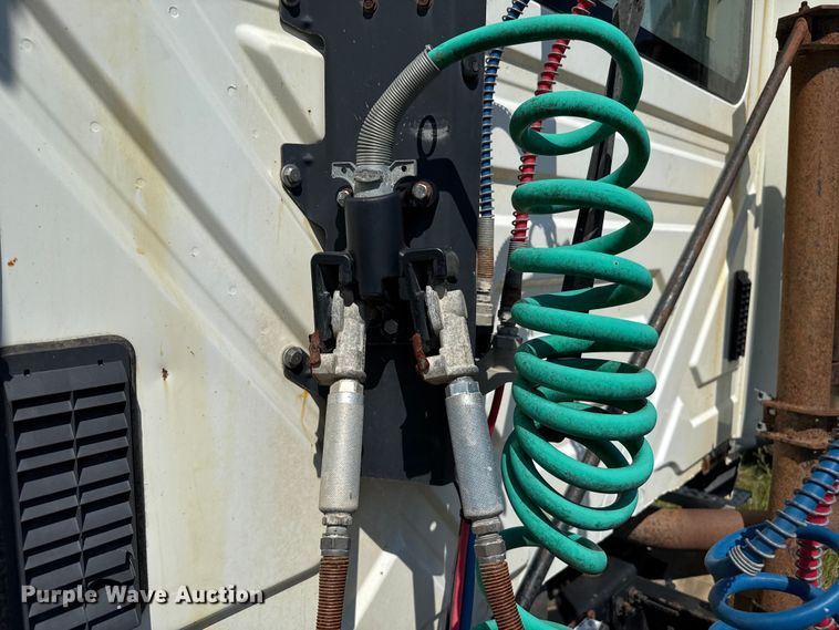 image for item EP0521 2013 International Prostar semi truck