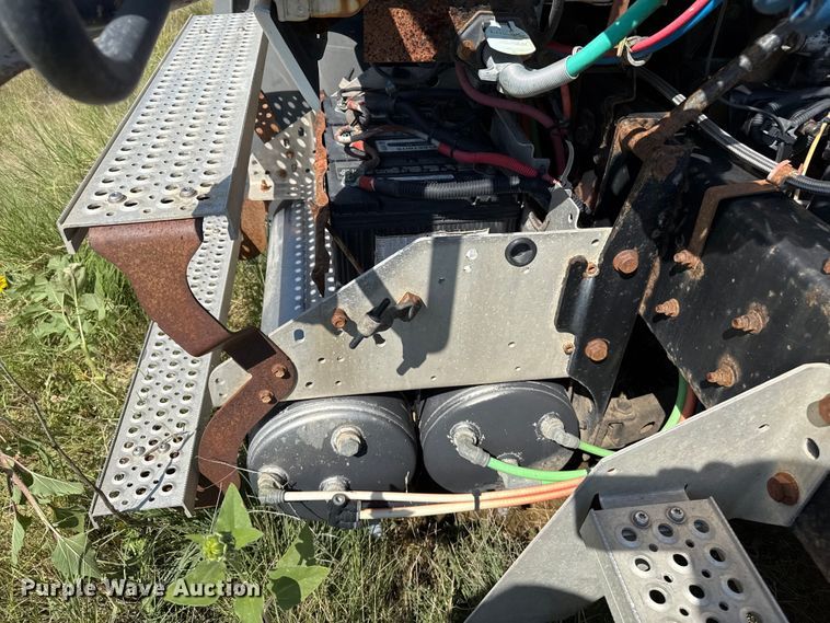 image for item EP0521 2013 International Prostar semi truck