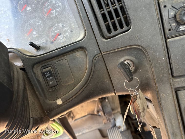 image for item EP0521 2013 International Prostar semi truck