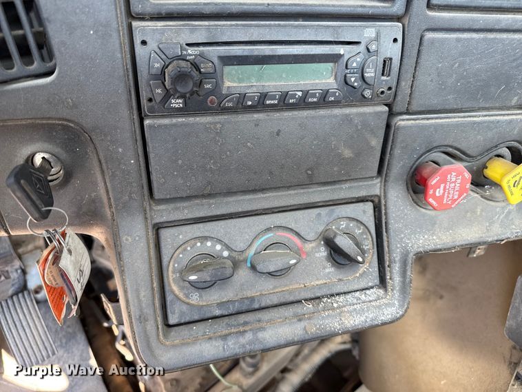 image for item EP0521 2013 International Prostar semi truck