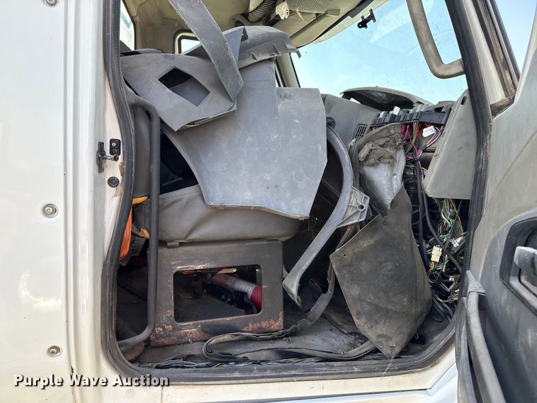 image for item EP0521 2013 International Prostar semi truck